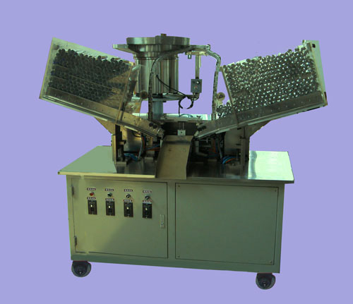 Machine de capsulage