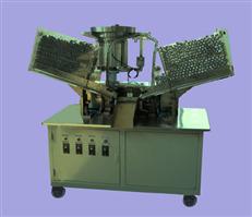 Machine de capsulage